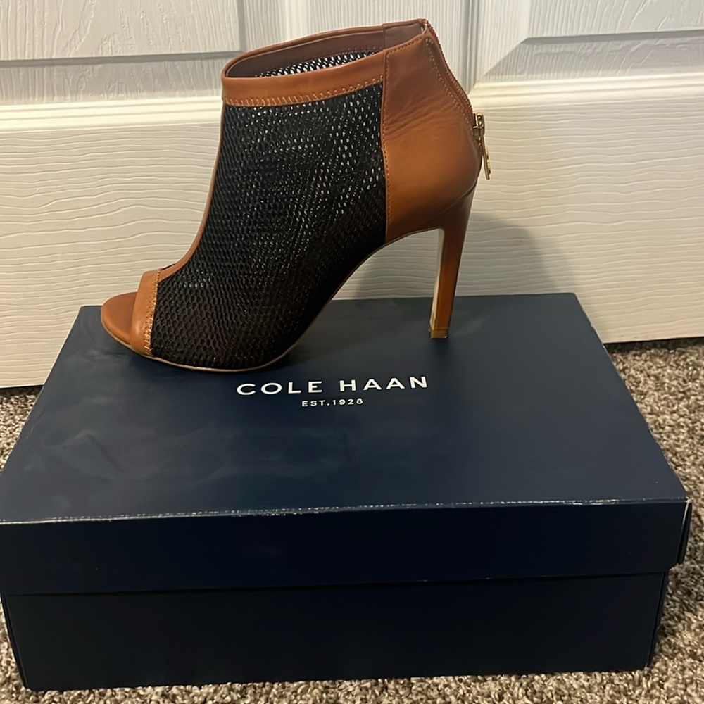 👢 Adelle Bootie in Pecan Leather and Black Mesh - Size 8.5 👢